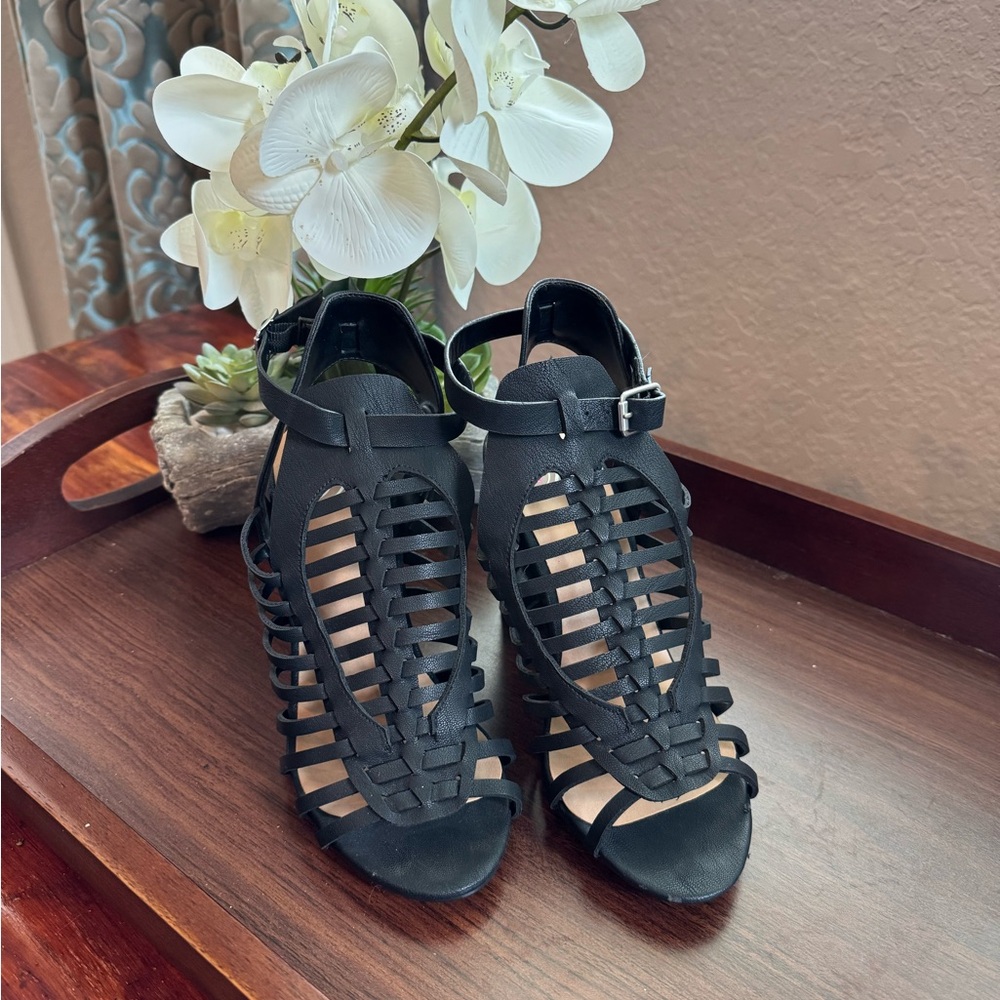 Chic Black Strappy Women's Sandals